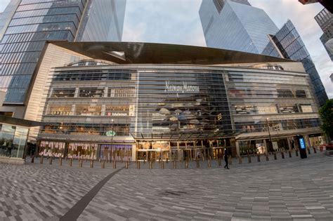 hudson yards mall closing time.